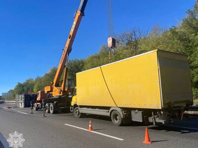 На трасі Київ — Харків зіткнулися Mercedes-Benz і КамАЗ: обох водіїв оштрафували