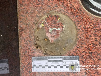 На Жашківщині чоловік привласнив гільзу з пам’ятного знака на могилі загиблого військового