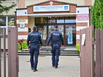 Польща посилює безпеку в школах: повернення поліцейських патрулів після серії нападів