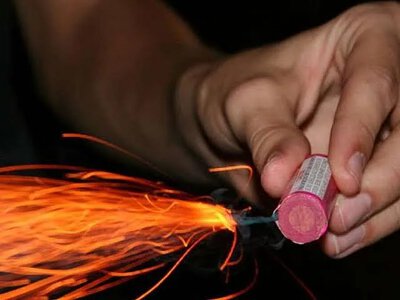 У Миколаєві підлітки підривали петарди на території школи після нічної атаки