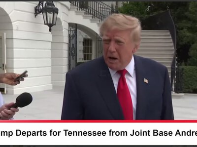Трамп заявив, що забороняє Зеленському бити по російських НПЗ, і закликав до зміни президента в Україні