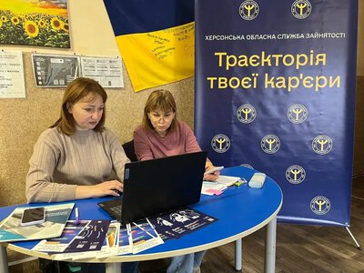 26 переселенців з Херсонщини отримали гуманітарну допомогу у Хмельницькому