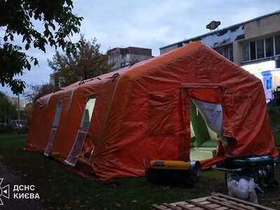 У Києві розгорнули намети ДСНС через перебої зі світлом