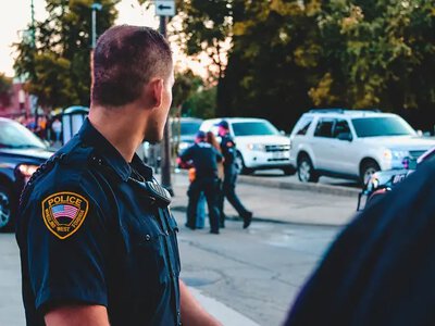 Листування з ШІ закінчилося арештом: чат-бот передав погрози жінки поліції