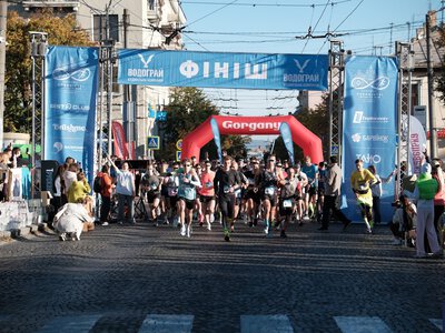 Після п’яти років перерви у Чернівцях відбувся благодійний напівмарафон Chernivtsi Infinity Run