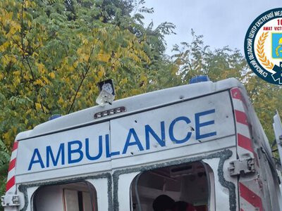 У сусідньому районі ворожий дрон влучив у «швидку»: медиків евакуювали з-під загрози повторної атаки + Фото