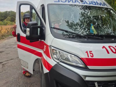  Ворог атакував автомобіль швидкої на Сумщині - бригаду евакуювали