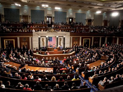 У Конгресі США розробляють законопроєкт, що забороняє скасування санкцій щодо російської нафти