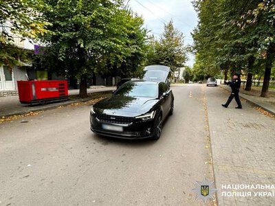 У Рівному 3-річний хлопчик вибіг на дорогу й потрапив під колеса авто
