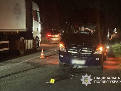 На Львівщині мікроавтобус збив 62-річного пішохода