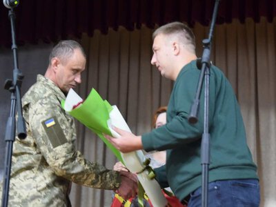 В Оліївській громаді вшанували Героя, який повернувся з полону та його побратимів