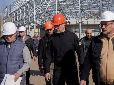 Урядовцям показали, як на Чернігівщині посилюють захист 14 електропідстанцій