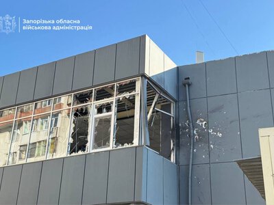 Російський FPV-дрон влучив у будівлю спорткомплексу в одному з районів Запоріжжя — ОВА