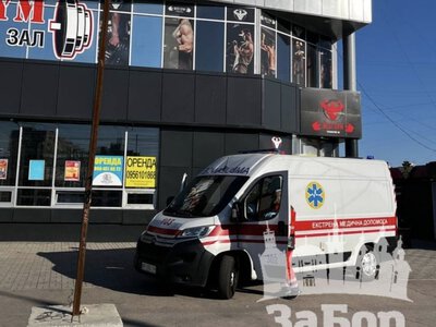 У Запоріжжі FPV-дрон вдарив по спортклубу на Пісках: поранена 23-річна дівчина (відео)