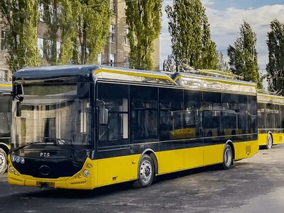 У чотирьох районах Києва призупинено рух електротранспорту