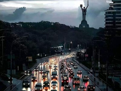 Російський удар по енергетичній інфраструктурі спричинив відключення світла в Києві