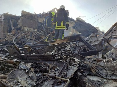 Наслідки атаки російських бомб на Харків: одна загибла, восьмеро постраждалих (фото, відео)