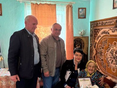 Жителька Прикарпаття відзначила 105-річний ювілей: пережила війну та роки важкої праці