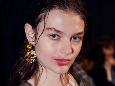 Прощавай, clean girl: 10 головних б'юті-трендів із Тижнів моди весна-літо 2027