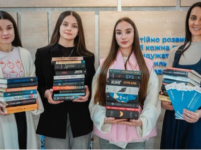 Пів сотні книжок поповнили бібліотечні полички рівненської лікарні
