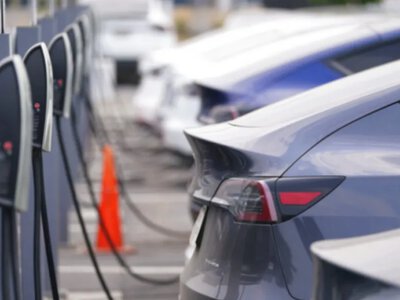 Попит на електромобілі зменшився вдвічі: які моделі обирають українці