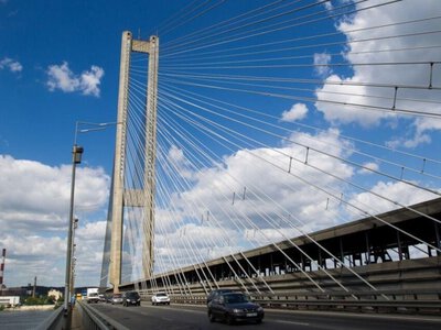 У Києві змінили рух транспорту через перекриття Південного мосту
