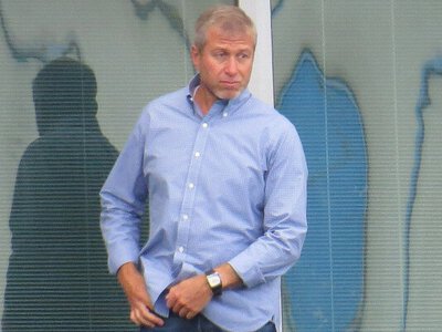 Нове розслідування виявило ймовірні підробки в офшорній імперії Абрамовича