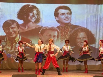 «Недоспівана пісня» у Буську: вечір пам’яті, що об’єднав зал і допоміг військовим.ФОТО