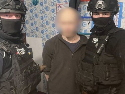 У Шептицькому чоловік ударив ножем у шию війського і втік. Під час затримання він стріляв у поліцейського