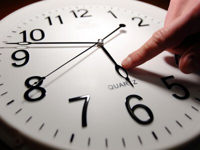 Коли переводити годинники на зимовий час у 2026 році