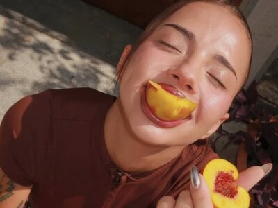 Переможниця Євробачення-2026 Dara посвітила формами в бікіні на Криті