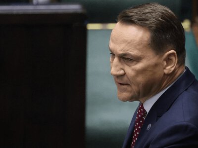 Сікорський пропонує впровадження біометричних обмежень для росіян у країнах Євросоюзу