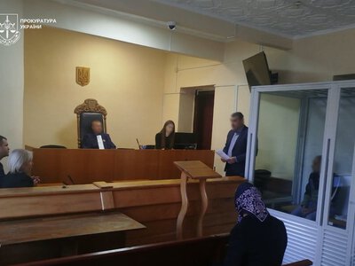 На Хустщині чоловіка засудили за жорстоке побиття матері: прокуратура вимагає суворішого покарання