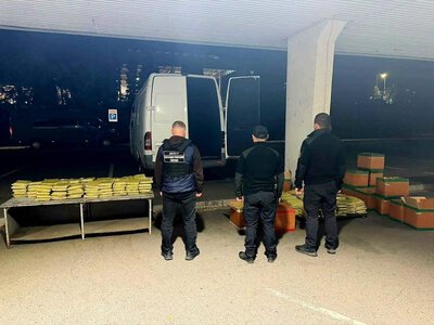 На ПП Тиса виявили понад 650 кілограмів наркотичної речовини кратом