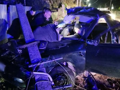 У селі Концово на Ужгородщині водій врізався у бетонну опору (ФОТО)
