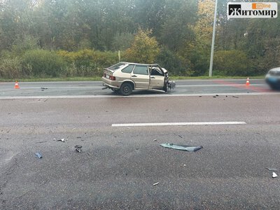Поблизу Житомира зіткнулися ВАЗ і Hyundai: одному з водіїв знадобилася медична допомога