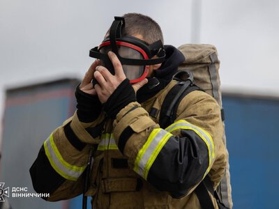 У Вінниці російська атака спричинила пожежу на цивільному об’єкті