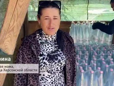 На окупованій Херсонщині російська організація передала родині загиблого окупанта питну воду