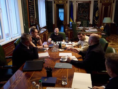 Зеленський зустрівся з переговорною групою, яка повернулася із США (ФОТО)