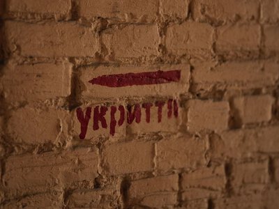 «Походу ми помрем»: у Києві жінка з дітьми не змогла потрапити до укриття під час атаки