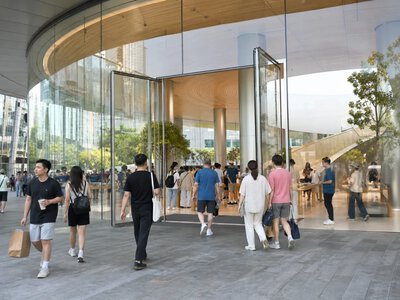 Голова ради директорів Apple Тім Кук утретє за рік відвідав Китай