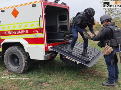 Під час збору грибів у лісі неподалік Житомира місцеві натрапили на артснаряд