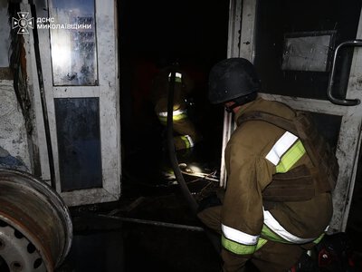 У Миколаєві горіла квартира у дев'ятиповерхівці: жінку та дитину госпіталізували
