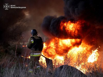 СТО під Миколаєвом підпалив російський дрон: рятувальники задіяли робота-пожежника