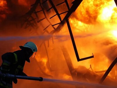 Понад 2600 тонн вуглекислого газу: обстріл складів на Миколаївщині забруднили повітря