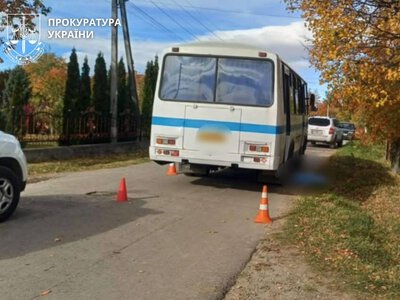Водія автобуса, який наїхав на 4-річного хлопчика, затримали