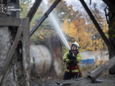 Ворог вкотре завдав серії ударів по обласному центру: рятувальники працювали на місцях влучань + Фото