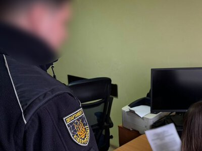 На Буковині судитимуть колишню держреєстраторку за незаконну реєстрацію прав власності на два об’єкти нерухомості