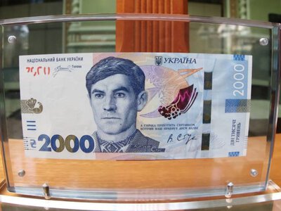  НБУ випустив близько 400 тисяч банкнот номіналом 2000 гривень із портретом Василя Стуса 
