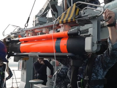 Українські моряки відпрацьовують знищення морських мін за допомогою підводного дрона SeaFox